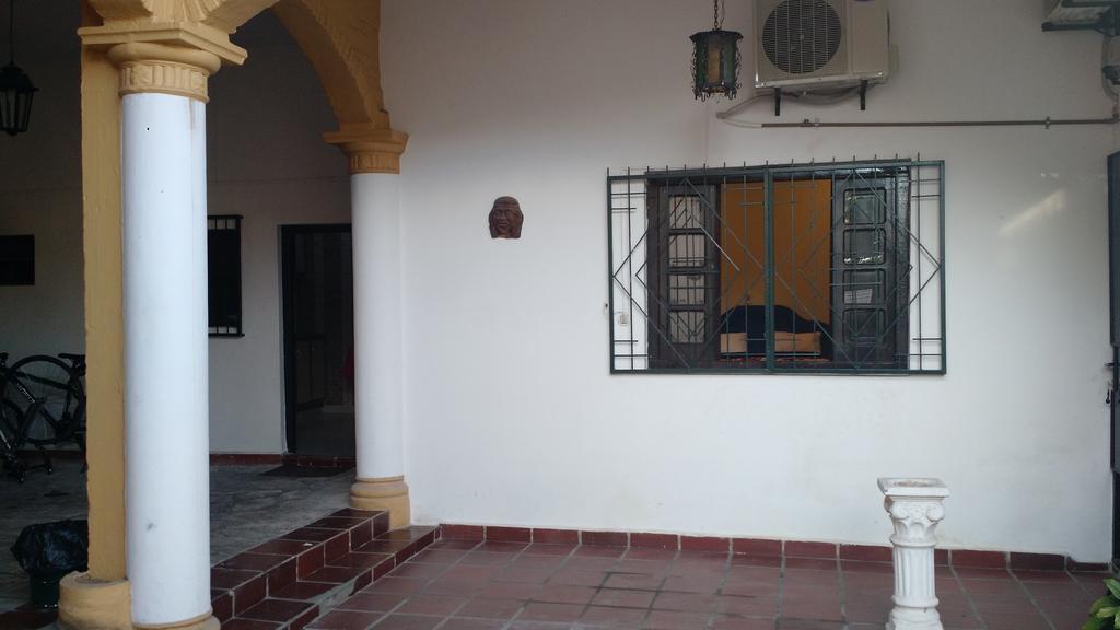 Residencia Leones De Castilla Asuncion Buitenkant foto